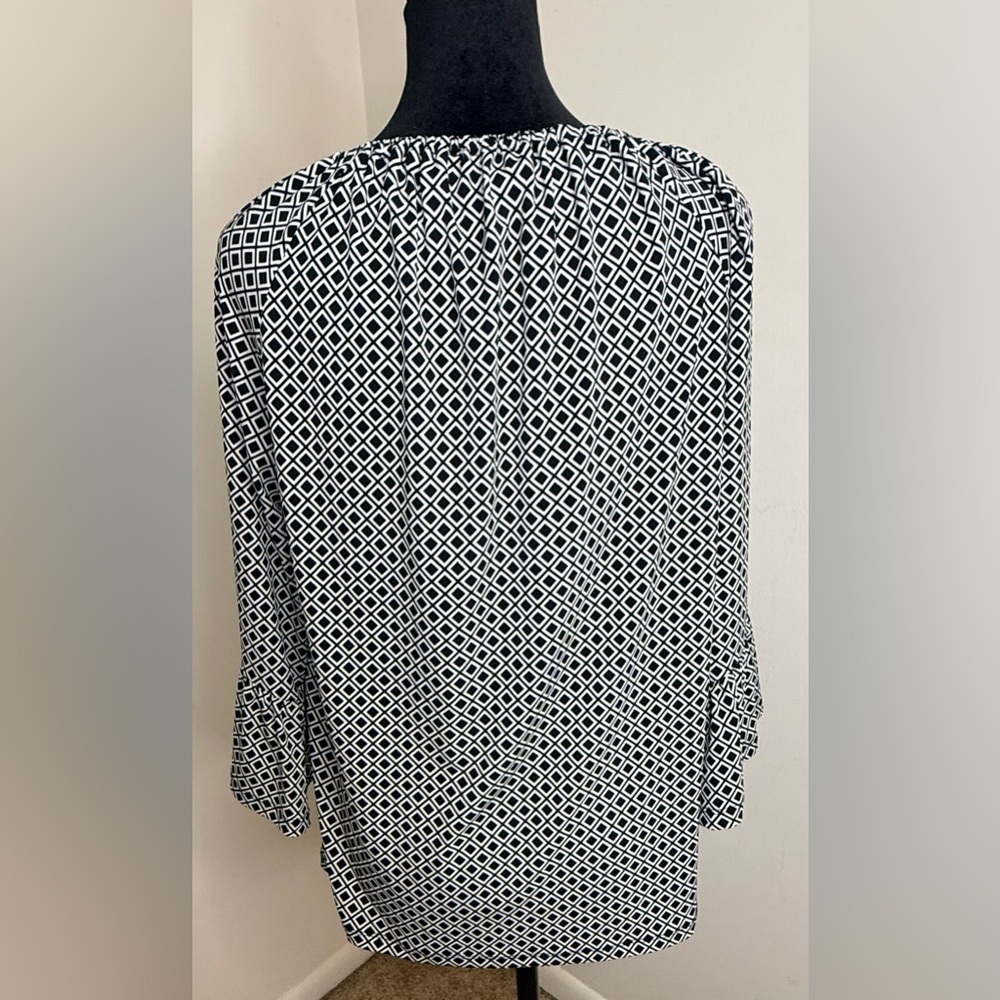 Michael Kors geometric chic preppy black white blouse 3/4 bell sleeves MK logo S - Picture 7 of 10